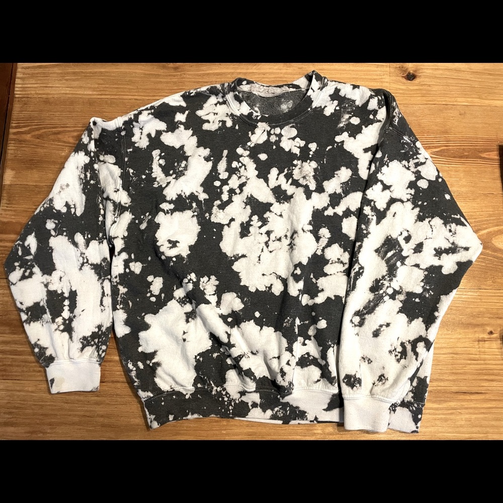 Bleach-dyed crewneck
